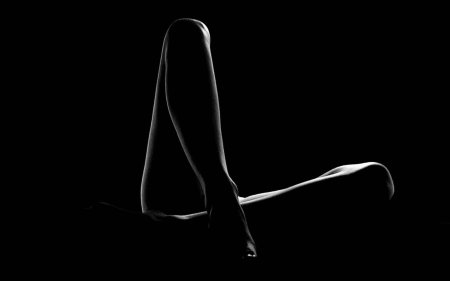 Силуэт голой женщины