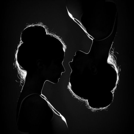 Силуэт двух девушек