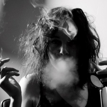 Девушки с сигаретой