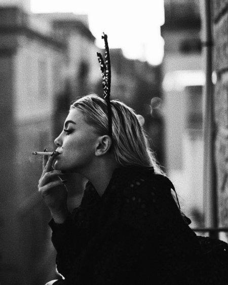 Фотосессия с сигаретой для девушки
