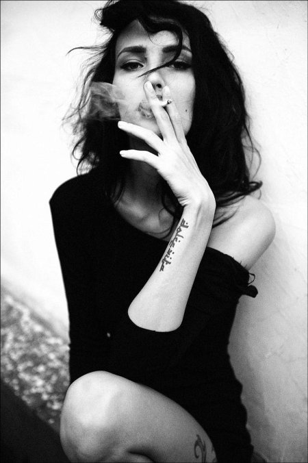 Девушка дерзкая