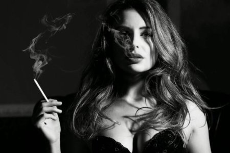 Фотосессия с сигаретой для девушки