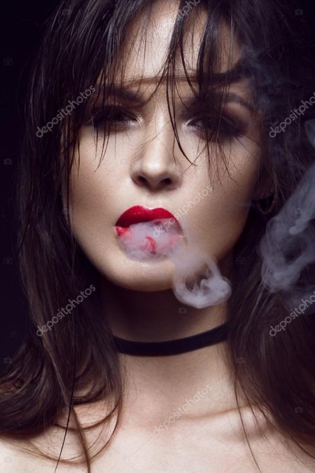Губы с дымом