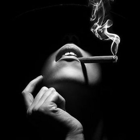 Женщина с сигарой