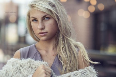 Девушка блондинка