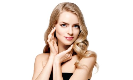 Девушка на белом фоне лицо