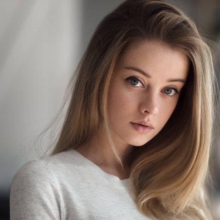 Русая девушка