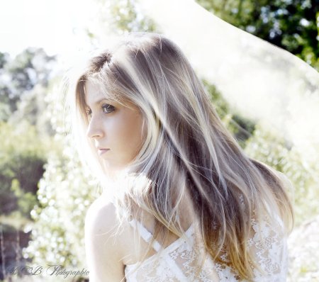 Девушка светлая