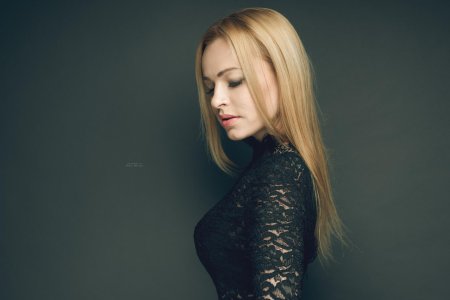 Портрет блондинки