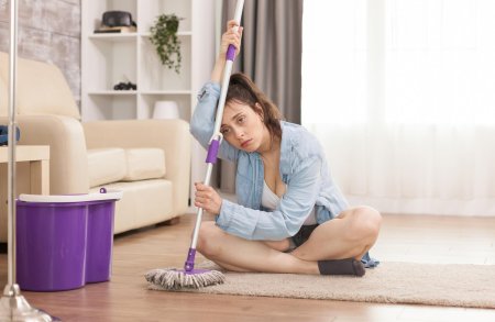 Уставшая домохозяйка