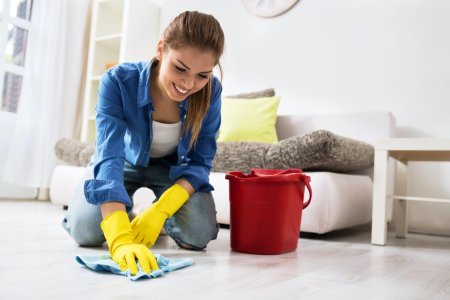 Убираться в доме