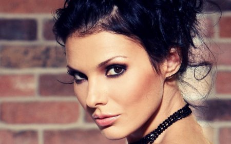 Женщины брюнетки