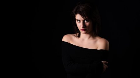 Брюнетка модели