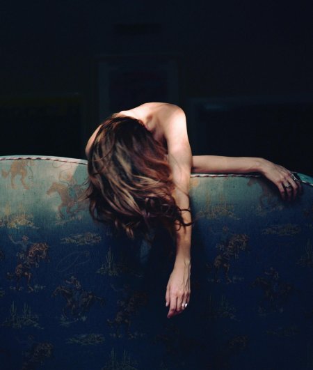 Страдающая девушка