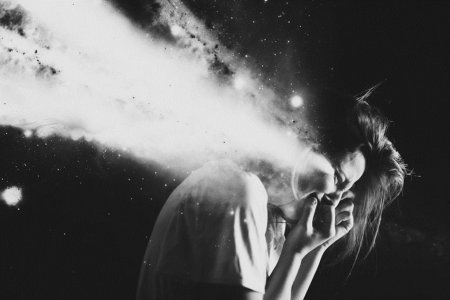 Девушка растворяется