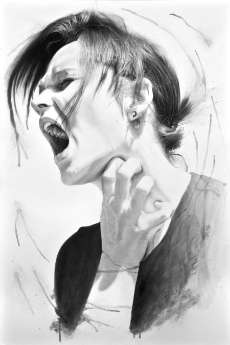 Человек кричит от боли