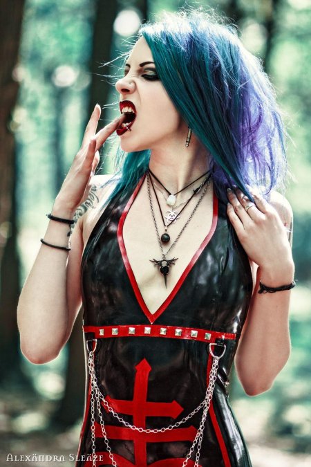 Девушка готика