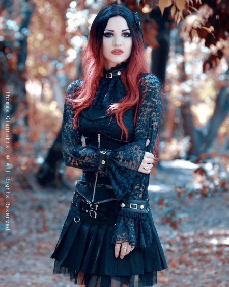 Модель amelia готика