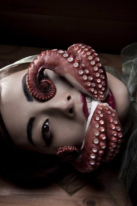 Осьминог на голове