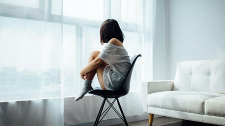 Одинокая женщина