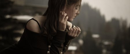 Девушка грустная