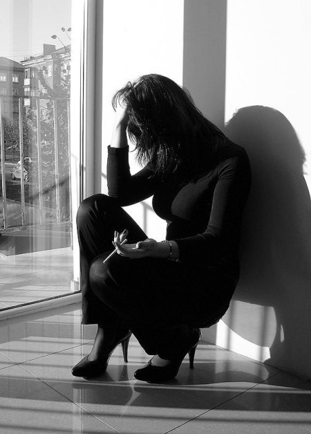 Печальная девушка