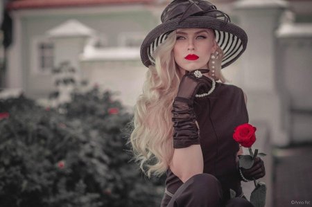 Красивые дамы в шляпках