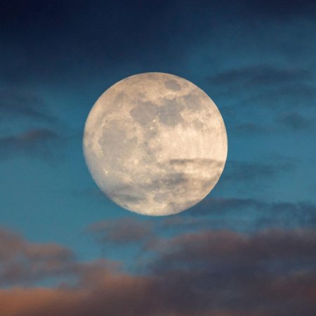 Луна большая