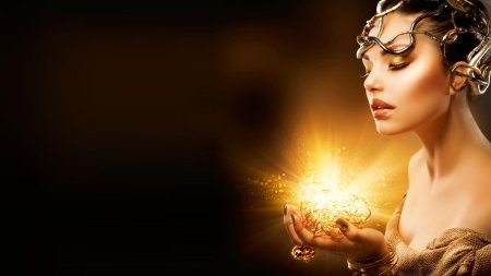 Девушка в золотом