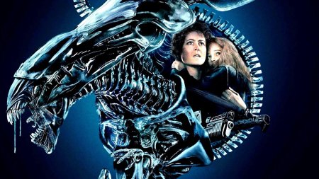 Постер чужие