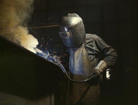 Сварщик (the welder)