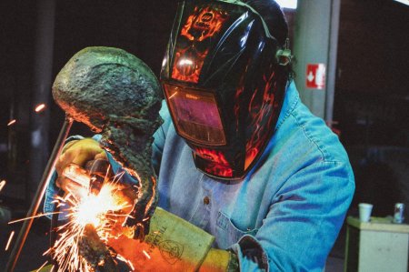 Красивый сварщик