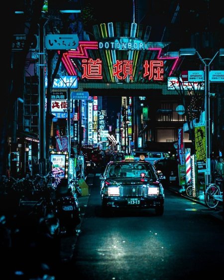 Неоновые азиатские улицы