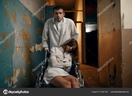 Псих в смирительной рубашке