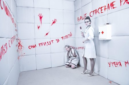 Белая комната в психушке