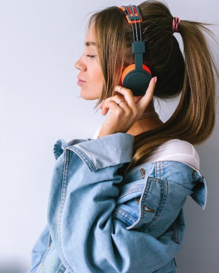 Наушники на человеке