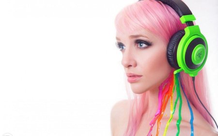 Наушники девушка