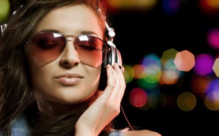 Девушка в очках