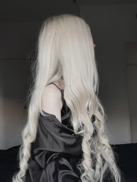 Длинные светлые волосы