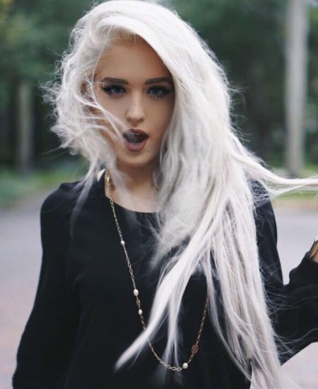 С белыми волосами