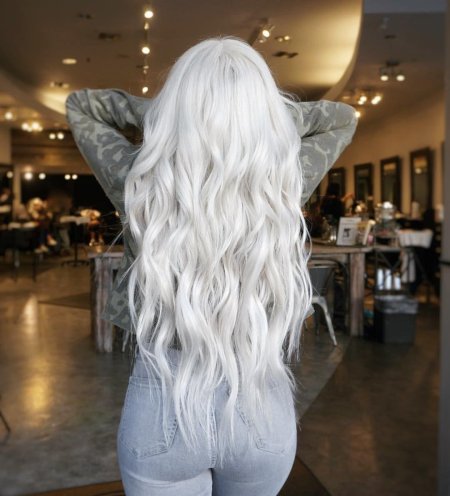 Белые волосы длинные