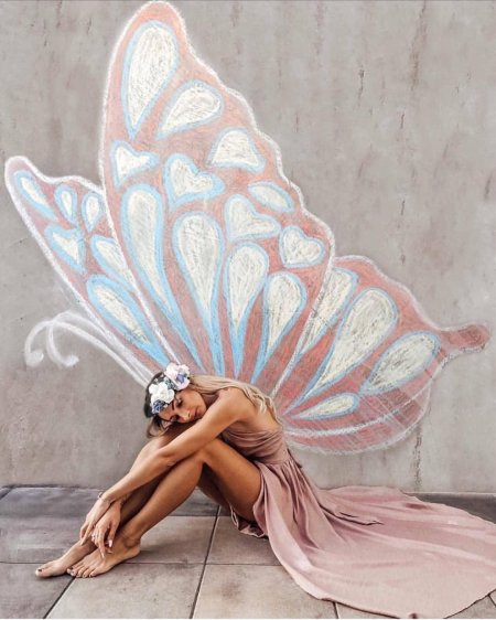 Девушка с крыльями бабочки