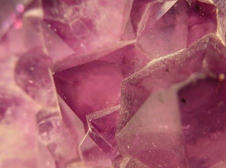 Розовые кристаллы