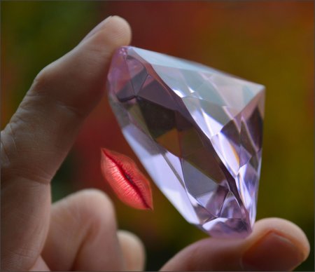 Губы с кристаллами