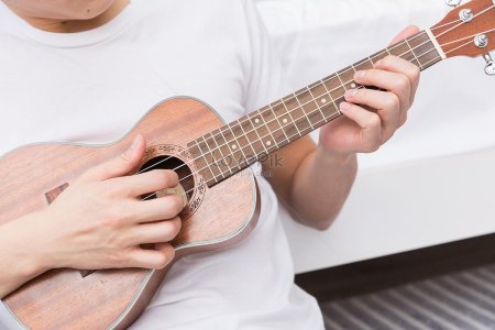 Музыкальный инструмент укулеле