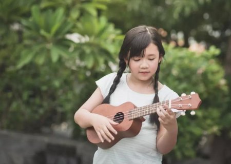 Музыкальный инструмент укулеле