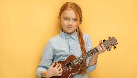 Маленькая гитара укулеле