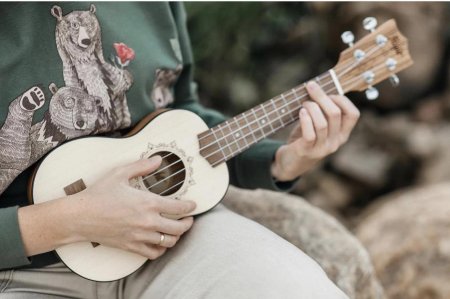 Инструмент укулеле