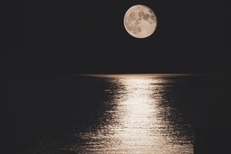 Ночь луна море