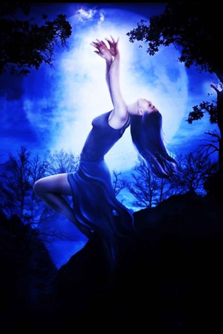 Девушка в лунном свете